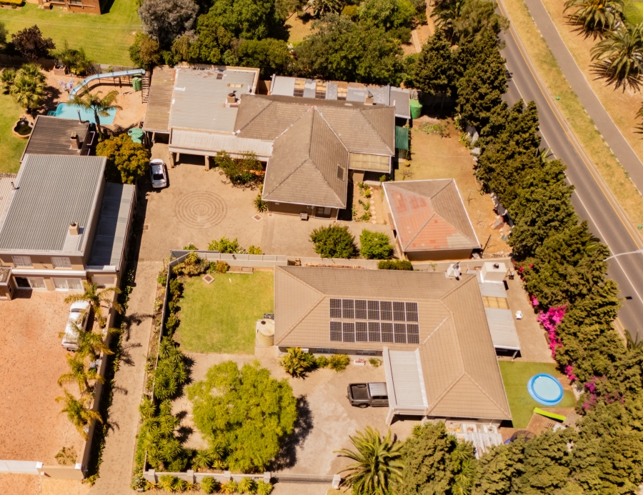 6 Bedroom Property for Sale in Schoongezicht Western Cape